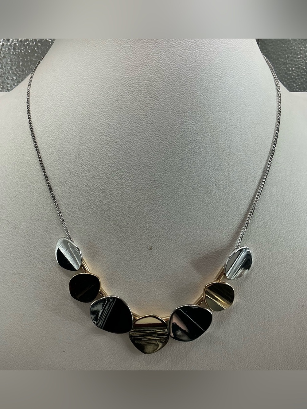 BANANA REPUBLIC TWO TONE DISC LINK NECKLACE